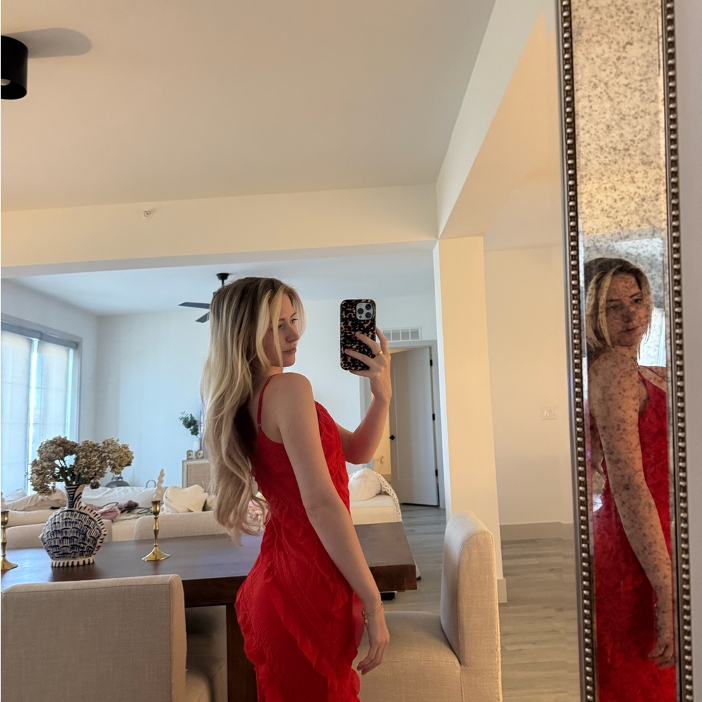 Elegant Red Ruffled Dress - Picture 3 of 3